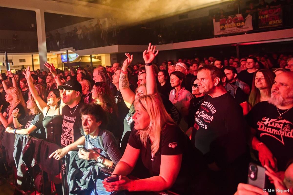 Motorband oslavil v Plzni čtyřicítku. Blahopřáli mu Ladislav Křížek,  Radek Zíka a  Honza Toužimský