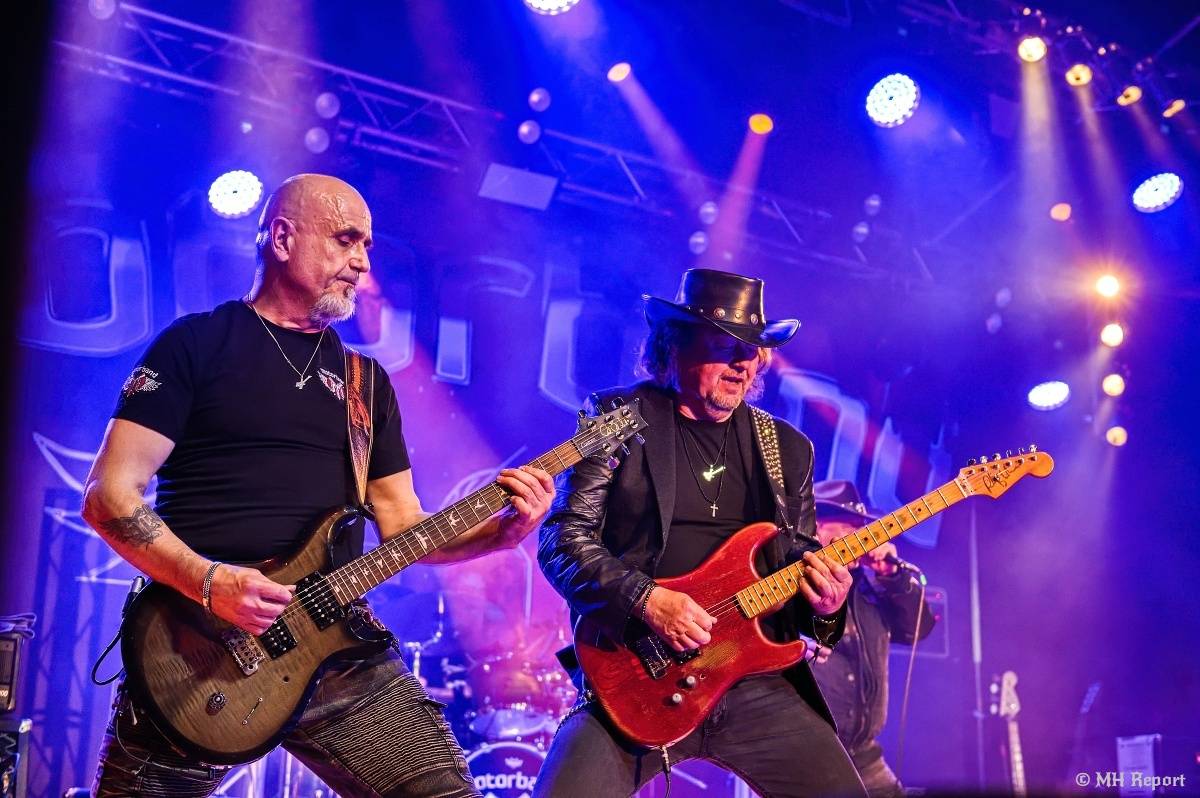 Motorband oslavil v Plzni čtyřicítku. Blahopřáli mu Ladislav Křížek,  Radek Zíka a  Honza Toužimský