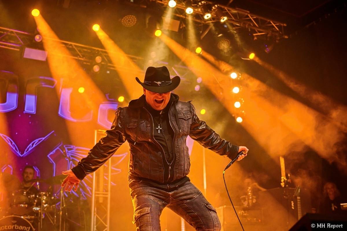 Motorband oslavil v Plzni čtyřicítku. Blahopřáli mu Ladislav Křížek,  Radek Zíka a  Honza Toužimský