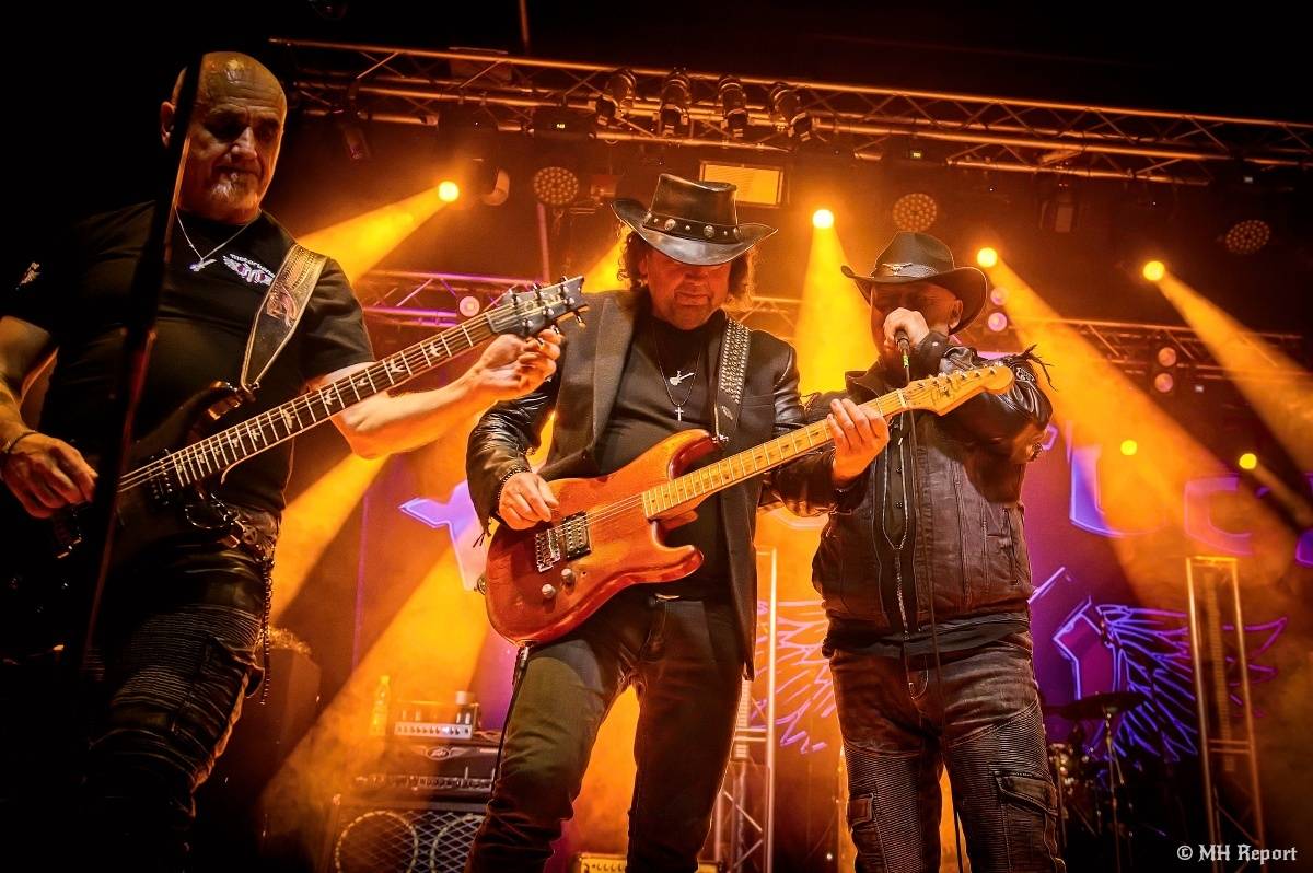 Motorband oslavil v Plzni čtyřicítku. Blahopřáli mu Ladislav Křížek,  Radek Zíka a  Honza Toužimský