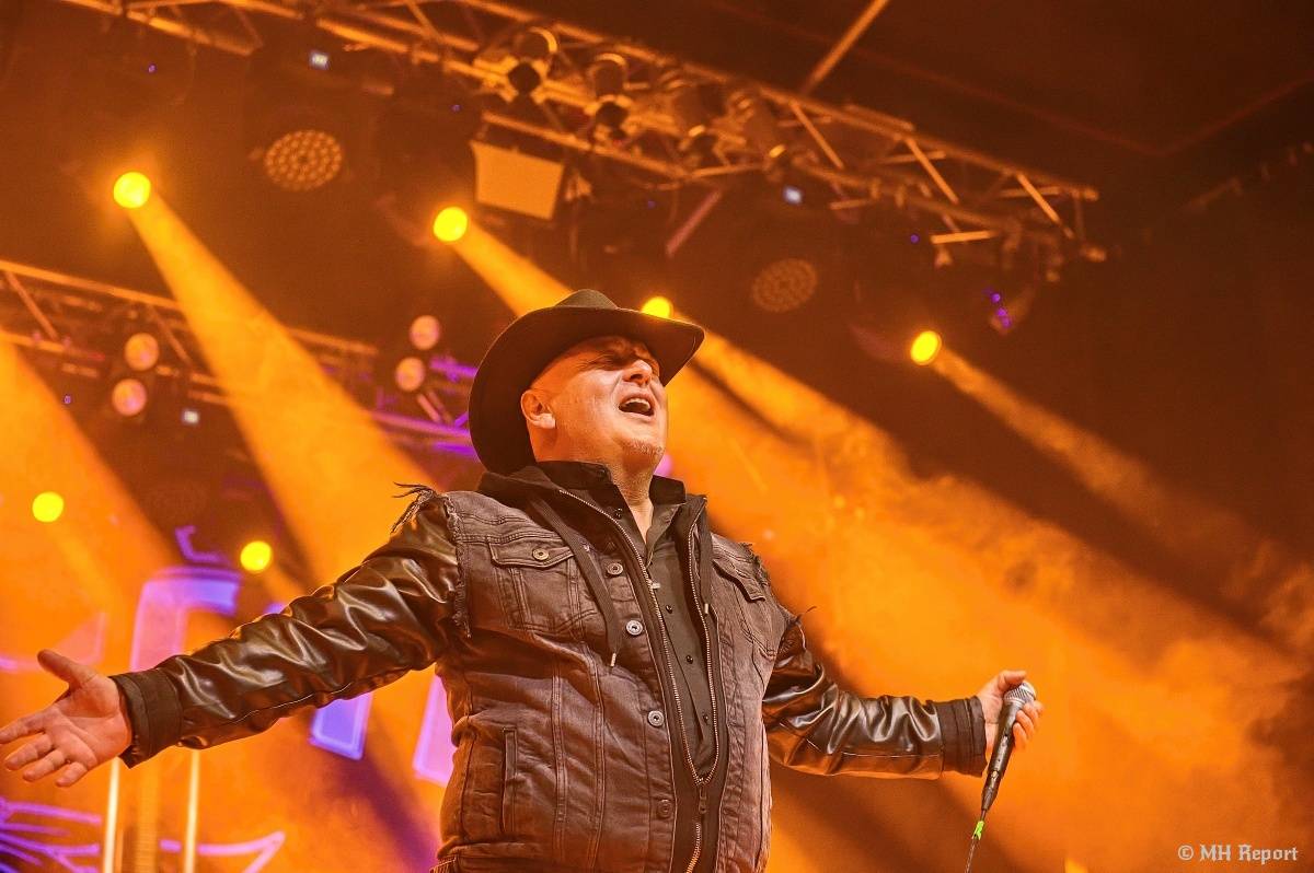 Motorband oslavil v Plzni čtyřicítku. Blahopřáli mu Ladislav Křížek,  Radek Zíka a  Honza Toužimský