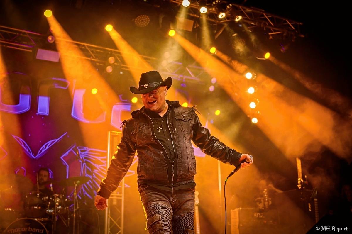 Motorband oslavil v Plzni čtyřicítku. Blahopřáli mu Ladislav Křížek,  Radek Zíka a  Honza Toužimský