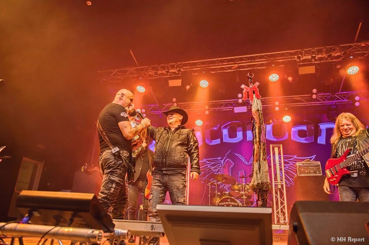 Motorband oslavil v Plzni čtyřicítku. Blahopřáli mu Ladislav Křížek,  Radek Zíka a  Honza Toužimský