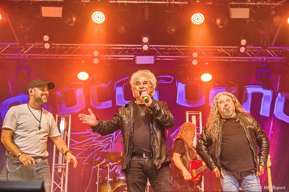 Motorband oslavil v Plzni čtyřicítku. Blahopřáli mu Ladislav Křížek,  Radek Zíka a  Honza Toužimský