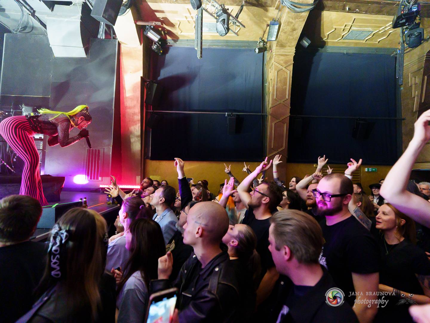 Smrtelně vážní SKYND: V Praze opět vyprávěli kriminální příběhy