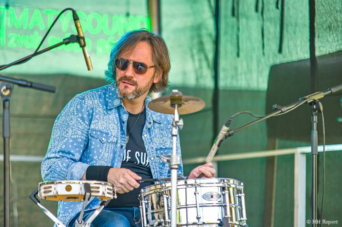 Milník času rozezněl Chvojkovy lomy v Plzni. Bigbítový festival přivezl Electric Therapy i Whitesnake revival