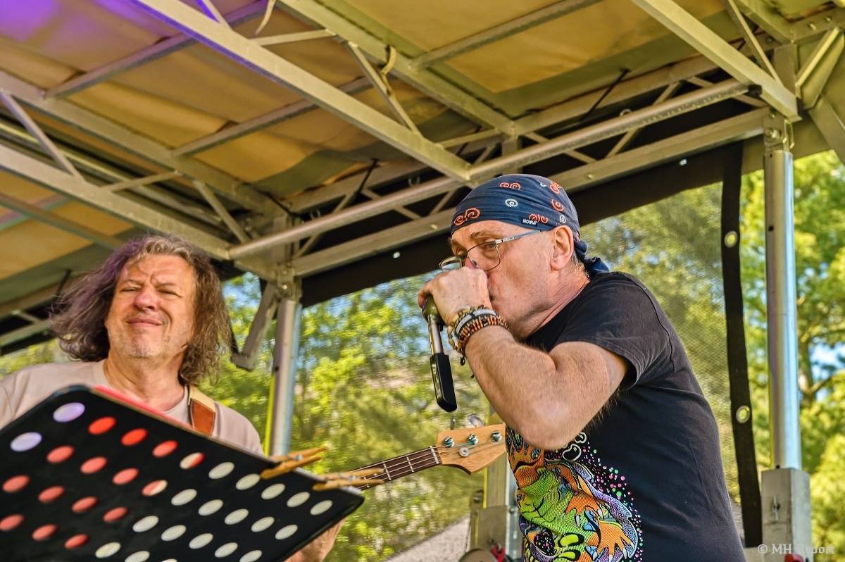 Milník času rozezněl Chvojkovy lomy v Plzni. Bigbítový festival přivezl Electric Therapy i Whitesnake revival