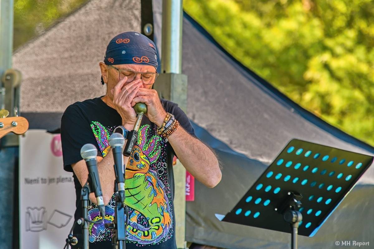 Milník času rozezněl Chvojkovy lomy v Plzni. Bigbítový festival přivezl Electric Therapy i Whitesnake revival