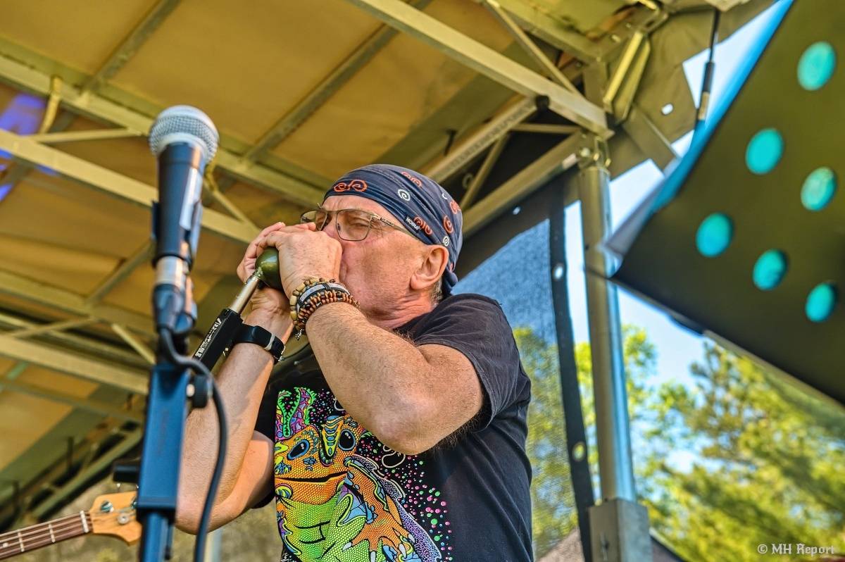 Milník času rozezněl Chvojkovy lomy v Plzni. Bigbítový festival přivezl Electric Therapy i Whitesnake revival
