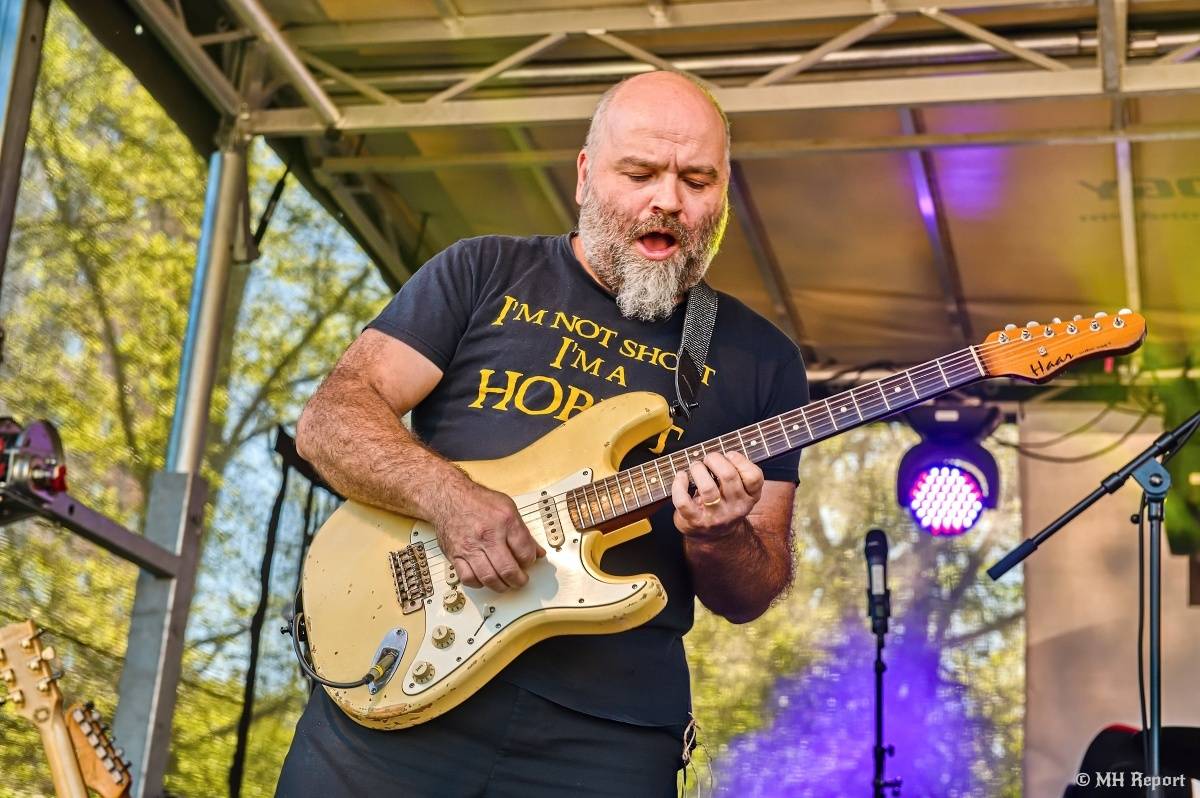 Milník času rozezněl Chvojkovy lomy v Plzni. Bigbítový festival přivezl Electric Therapy i Whitesnake revival