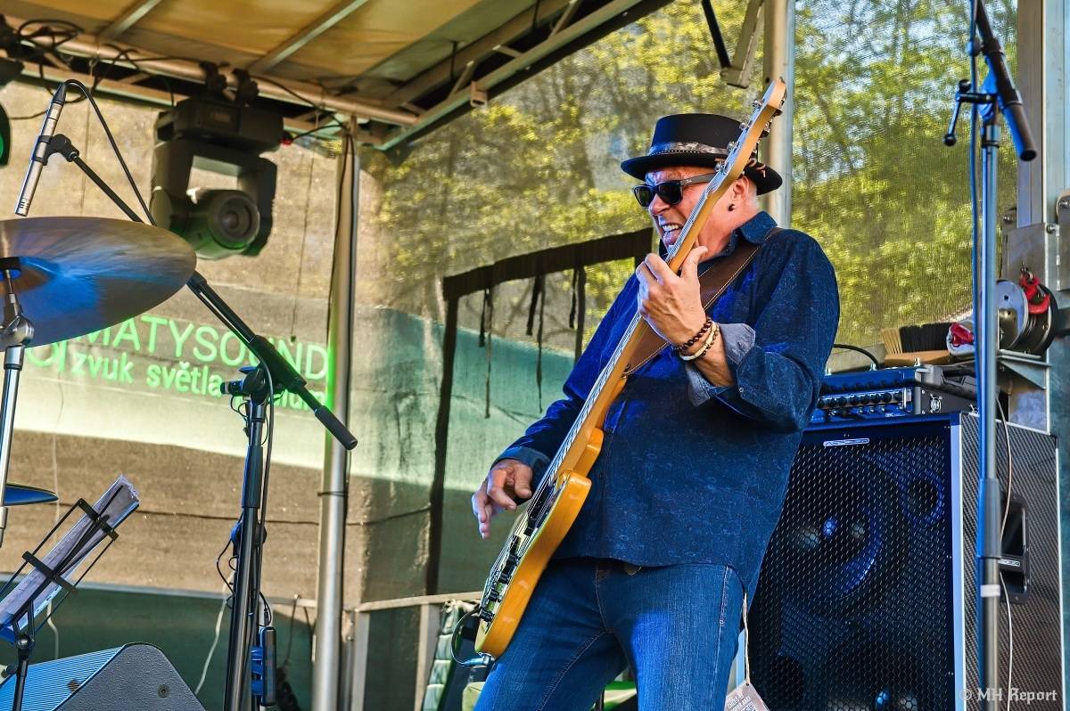 Milník času rozezněl Chvojkovy lomy v Plzni. Bigbítový festival přivezl Electric Therapy i Whitesnake revival
