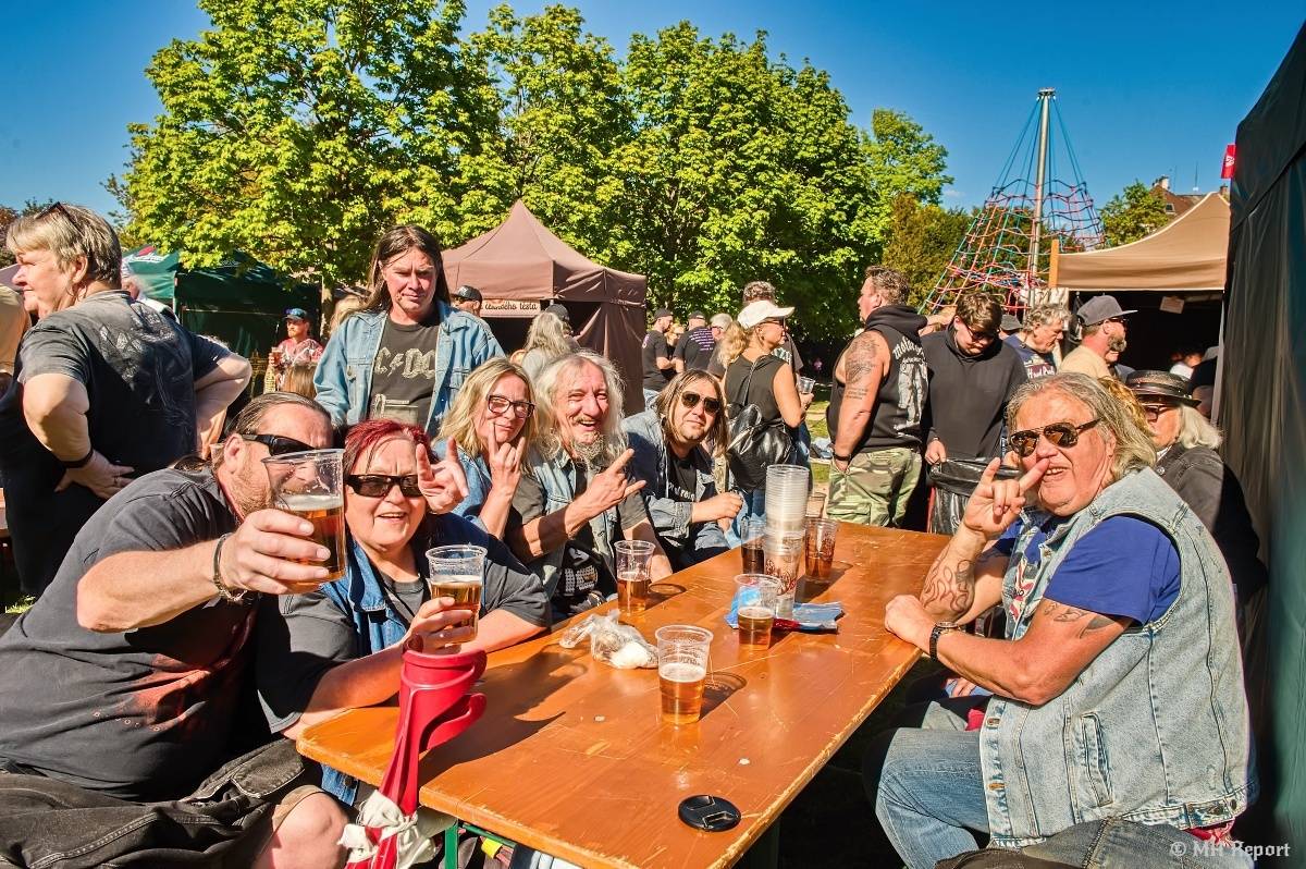 Milník času rozezněl Chvojkovy lomy v Plzni. Bigbítový festival přivezl Electric Therapy i Whitesnake revival