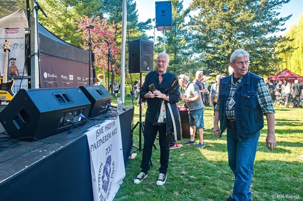 Milník času rozezněl Chvojkovy lomy v Plzni. Bigbítový festival přivezl Electric Therapy i Whitesnake revival