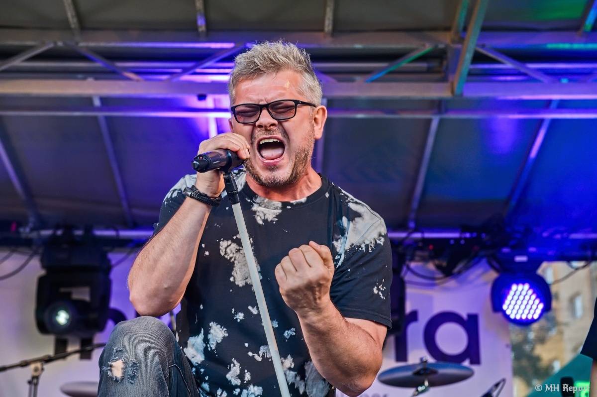 Milník času rozezněl Chvojkovy lomy v Plzni. Bigbítový festival přivezl Electric Therapy i Whitesnake revival