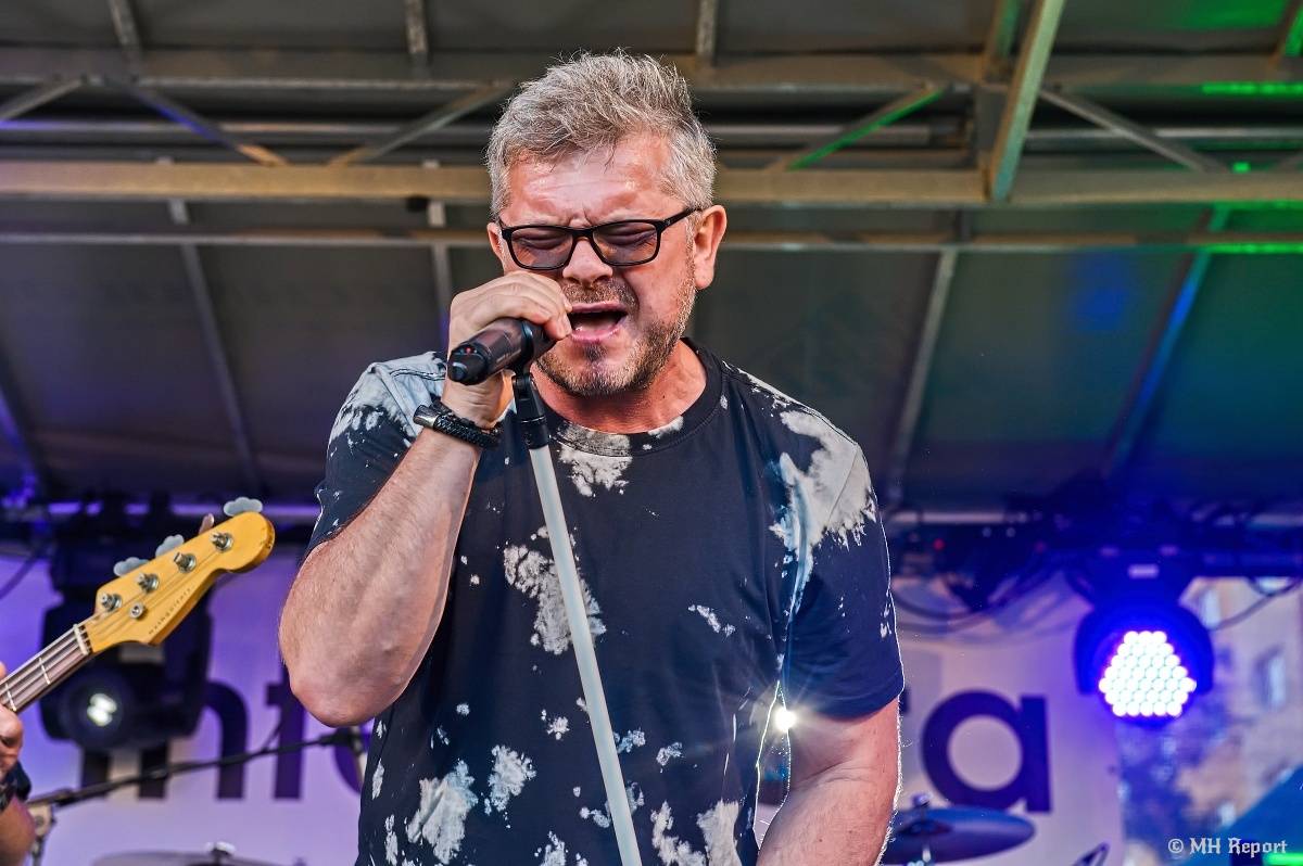 Milník času rozezněl Chvojkovy lomy v Plzni. Bigbítový festival přivezl Electric Therapy i Whitesnake revival