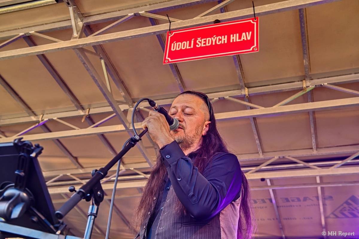Milník času rozezněl Chvojkovy lomy v Plzni. Bigbítový festival přivezl Electric Therapy i Whitesnake revival