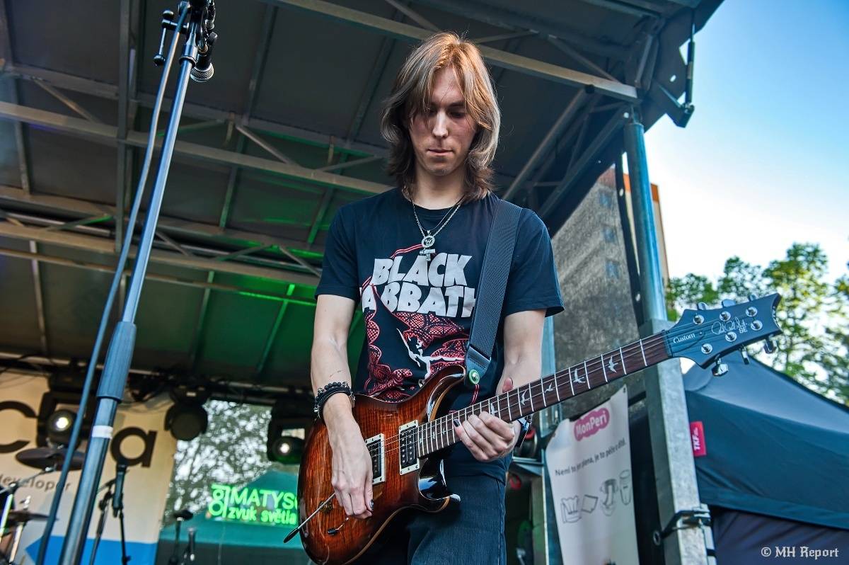 Milník času rozezněl Chvojkovy lomy v Plzni. Bigbítový festival přivezl Electric Therapy i Whitesnake revival