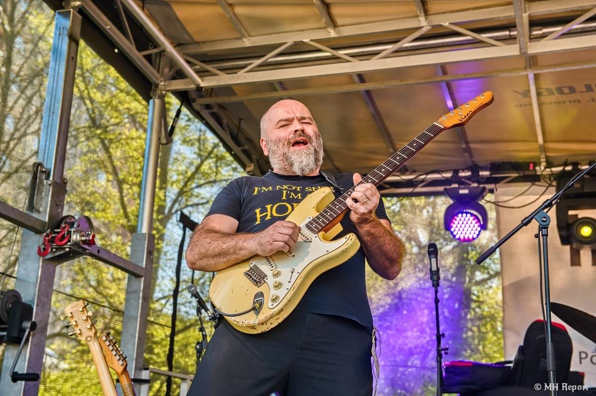 Milník času rozezněl Chvojkovy lomy v Plzni. Bigbítový festival přivezl Electric Therapy i Whitesnake revival