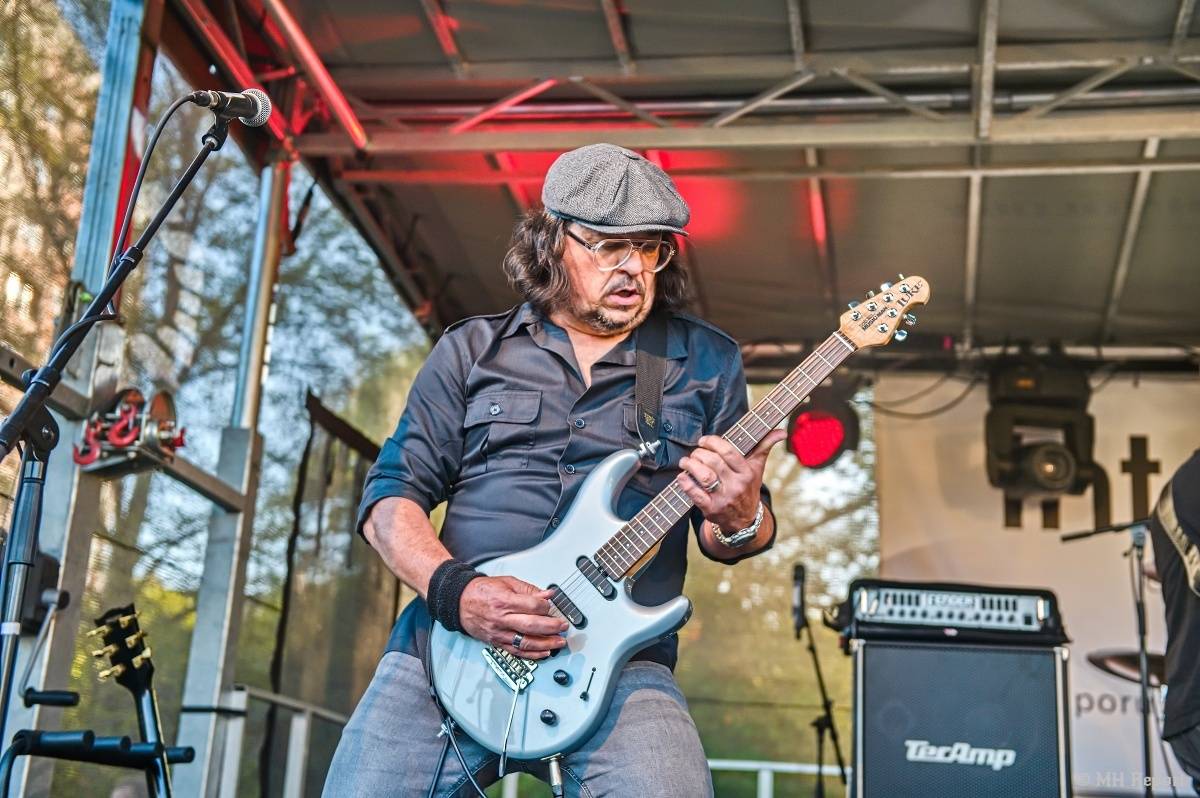 Milník času rozezněl Chvojkovy lomy v Plzni. Bigbítový festival přivezl Electric Therapy i Whitesnake revival