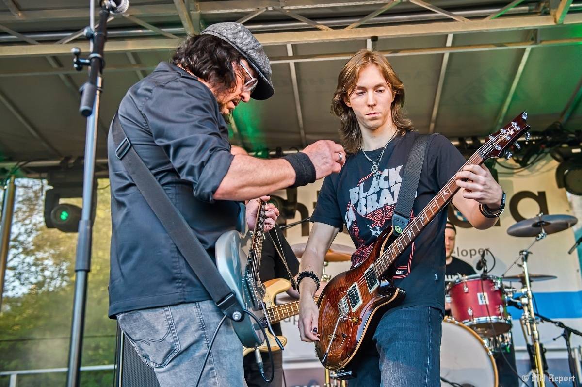 Milník času rozezněl Chvojkovy lomy v Plzni. Bigbítový festival přivezl Electric Therapy i Whitesnake revival