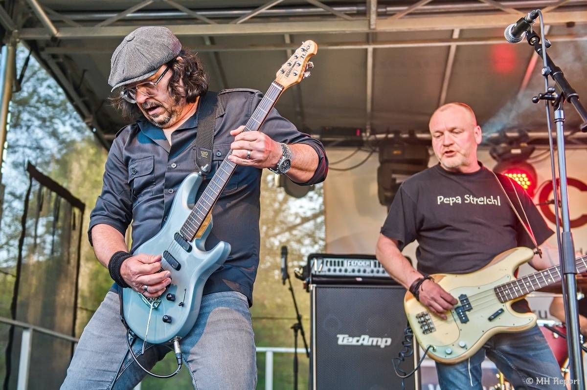 Milník času rozezněl Chvojkovy lomy v Plzni. Bigbítový festival přivezl Electric Therapy i Whitesnake revival