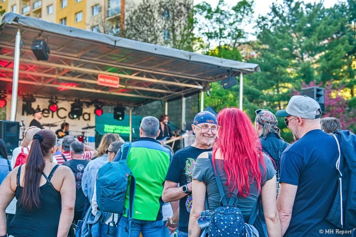 Milník času rozezněl Chvojkovy lomy v Plzni. Bigbítový festival přivezl Electric Therapy i Whitesnake revival