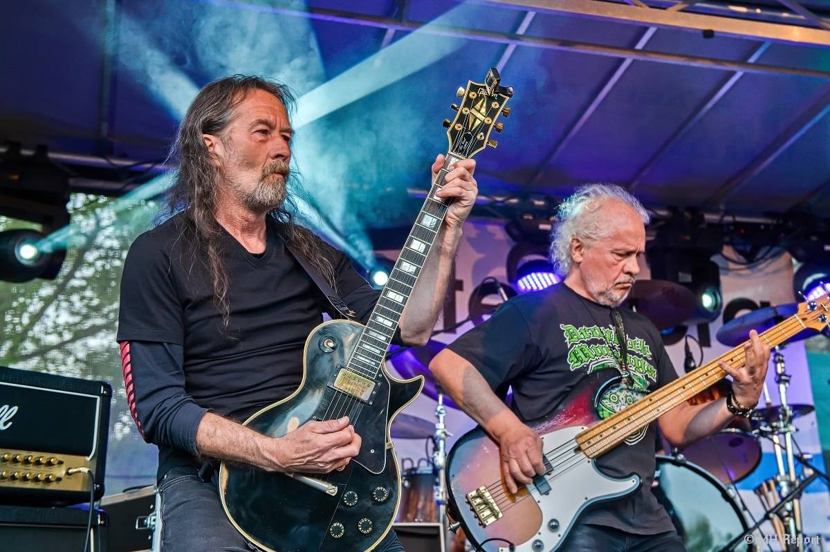 Milník času rozezněl Chvojkovy lomy v Plzni. Bigbítový festival přivezl Electric Therapy i Whitesnake revival