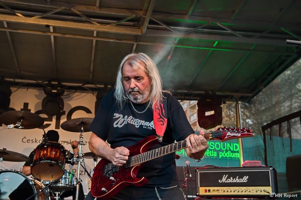 Milník času rozezněl Chvojkovy lomy v Plzni. Bigbítový festival přivezl Electric Therapy i Whitesnake revival
