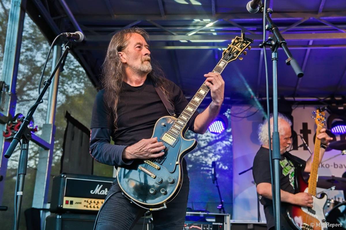 Milník času rozezněl Chvojkovy lomy v Plzni. Bigbítový festival přivezl Electric Therapy i Whitesnake revival