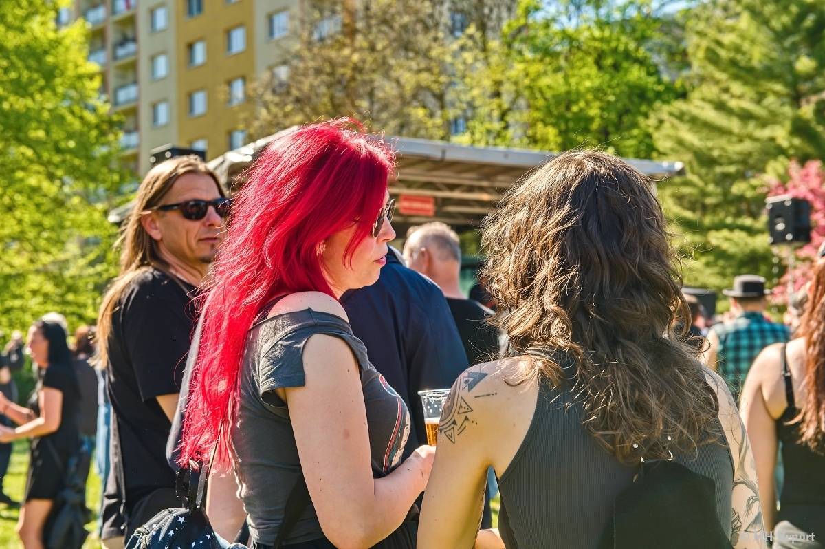 Milník času rozezněl Chvojkovy lomy v Plzni. Bigbítový festival přivezl Electric Therapy i Whitesnake revival