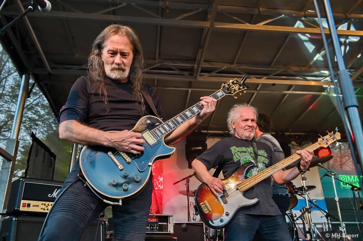 Milník času rozezněl Chvojkovy lomy v Plzni. Bigbítový festival přivezl Electric Therapy i Whitesnake revival