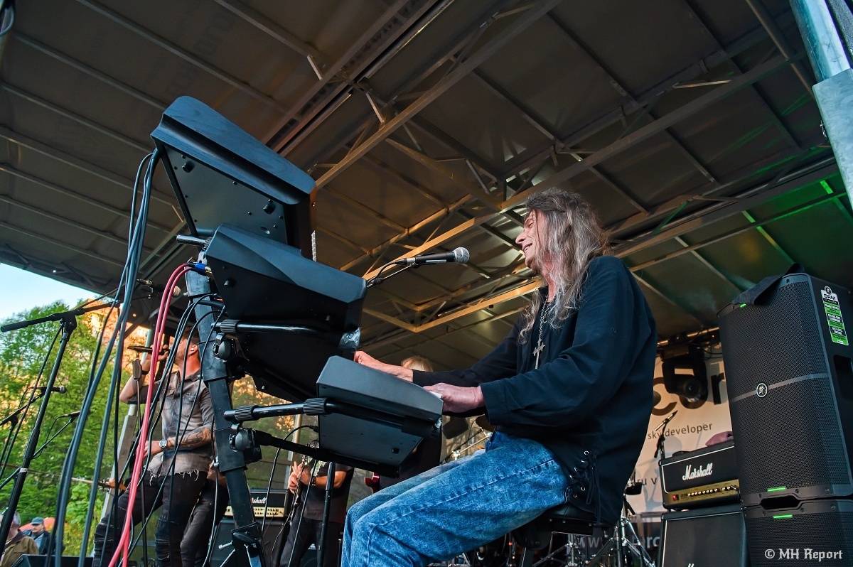 Milník času rozezněl Chvojkovy lomy v Plzni. Bigbítový festival přivezl Electric Therapy i Whitesnake revival