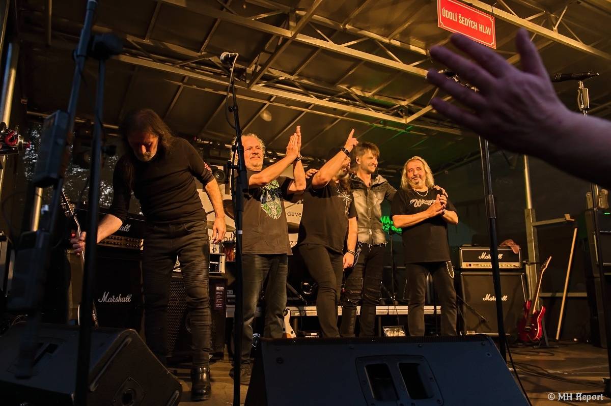 Milník času rozezněl Chvojkovy lomy v Plzni. Bigbítový festival přivezl Electric Therapy i Whitesnake revival
