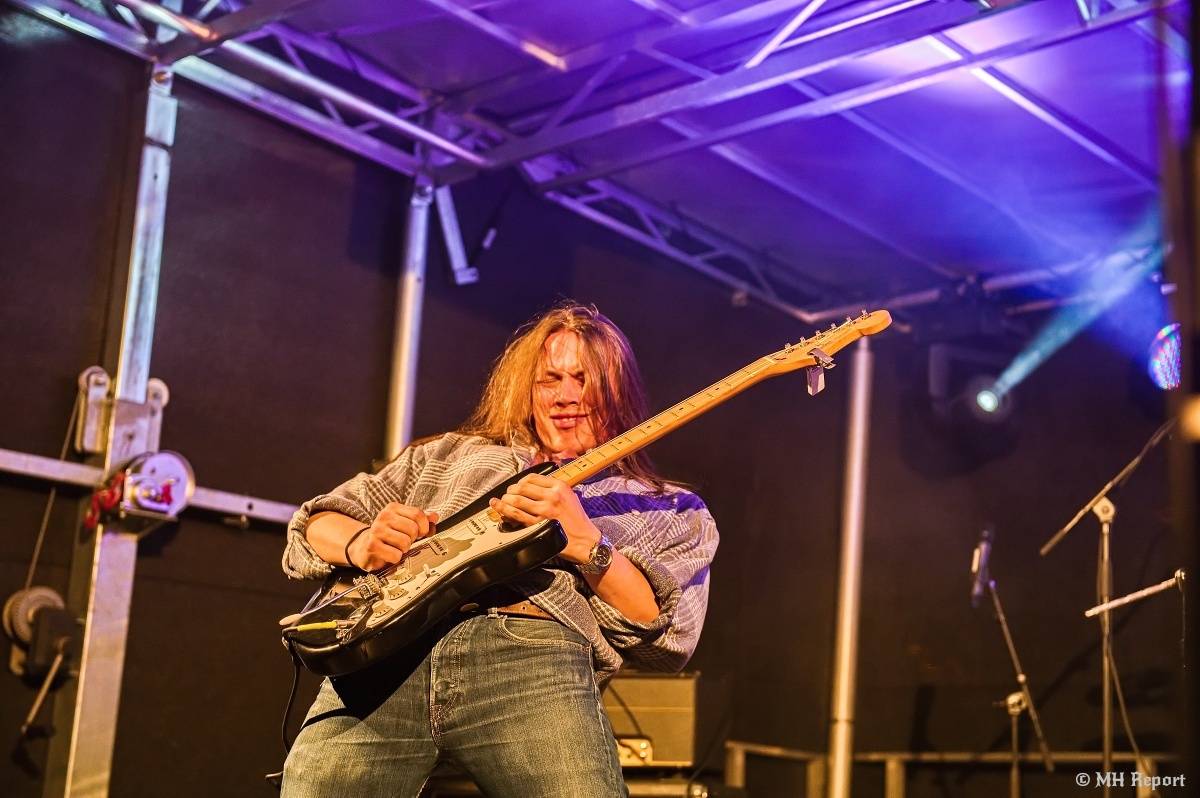 Milník času rozezněl Chvojkovy lomy v Plzni. Bigbítový festival přivezl Electric Therapy i Whitesnake revival