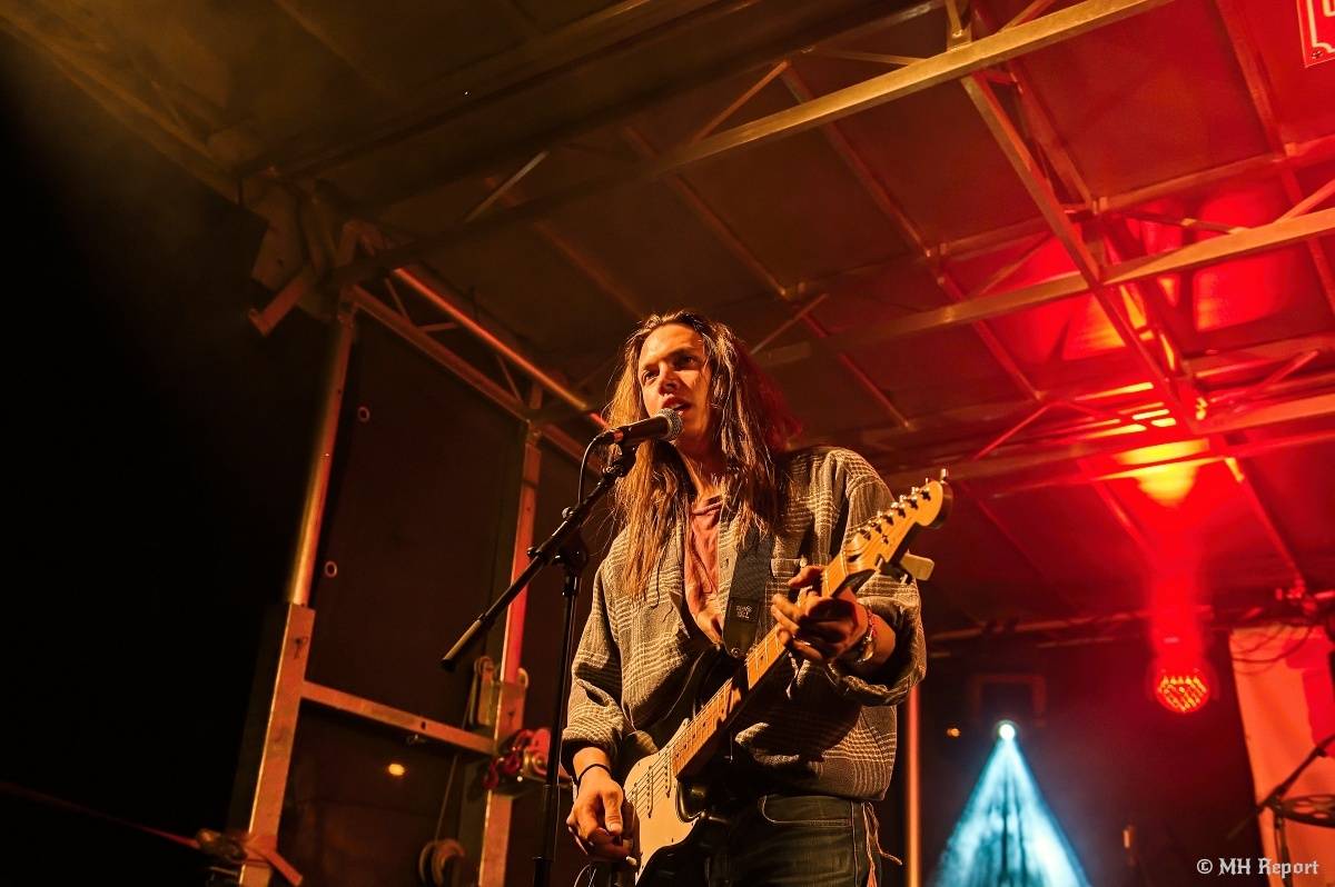 Milník času rozezněl Chvojkovy lomy v Plzni. Bigbítový festival přivezl Electric Therapy i Whitesnake revival