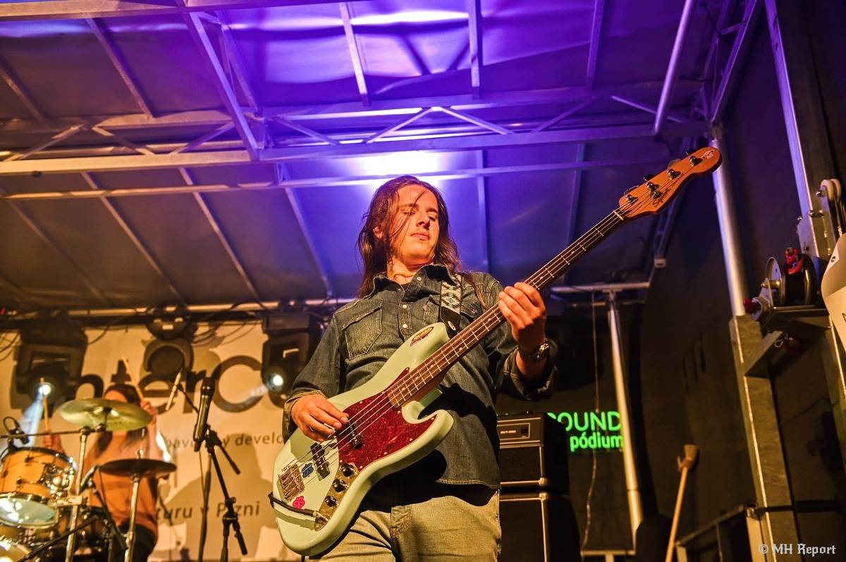 Milník času rozezněl Chvojkovy lomy v Plzni. Bigbítový festival přivezl Electric Therapy i Whitesnake revival