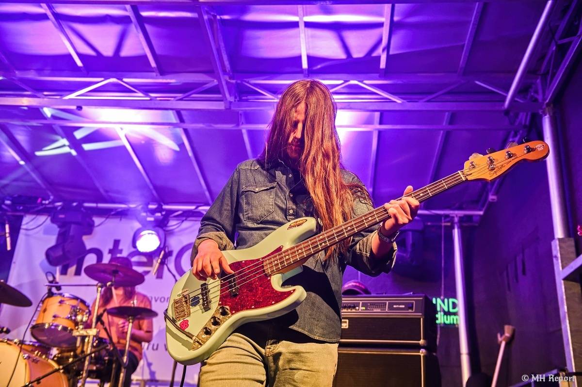 Milník času rozezněl Chvojkovy lomy v Plzni. Bigbítový festival přivezl Electric Therapy i Whitesnake revival