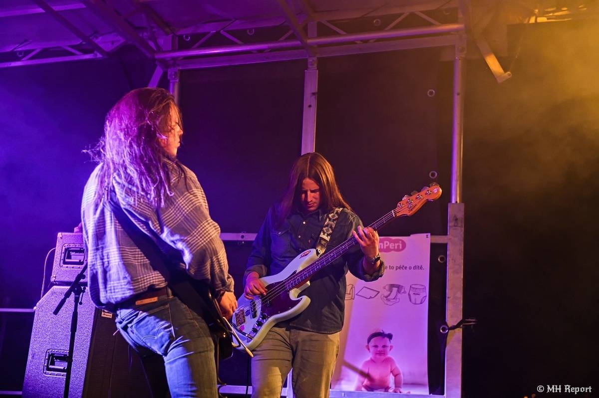 Milník času rozezněl Chvojkovy lomy v Plzni. Bigbítový festival přivezl Electric Therapy i Whitesnake revival