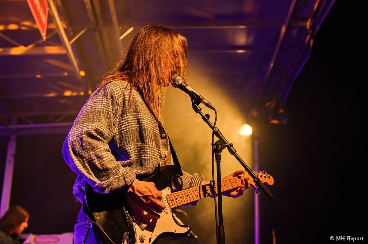 Milník času rozezněl Chvojkovy lomy v Plzni. Bigbítový festival přivezl Electric Therapy i Whitesnake revival