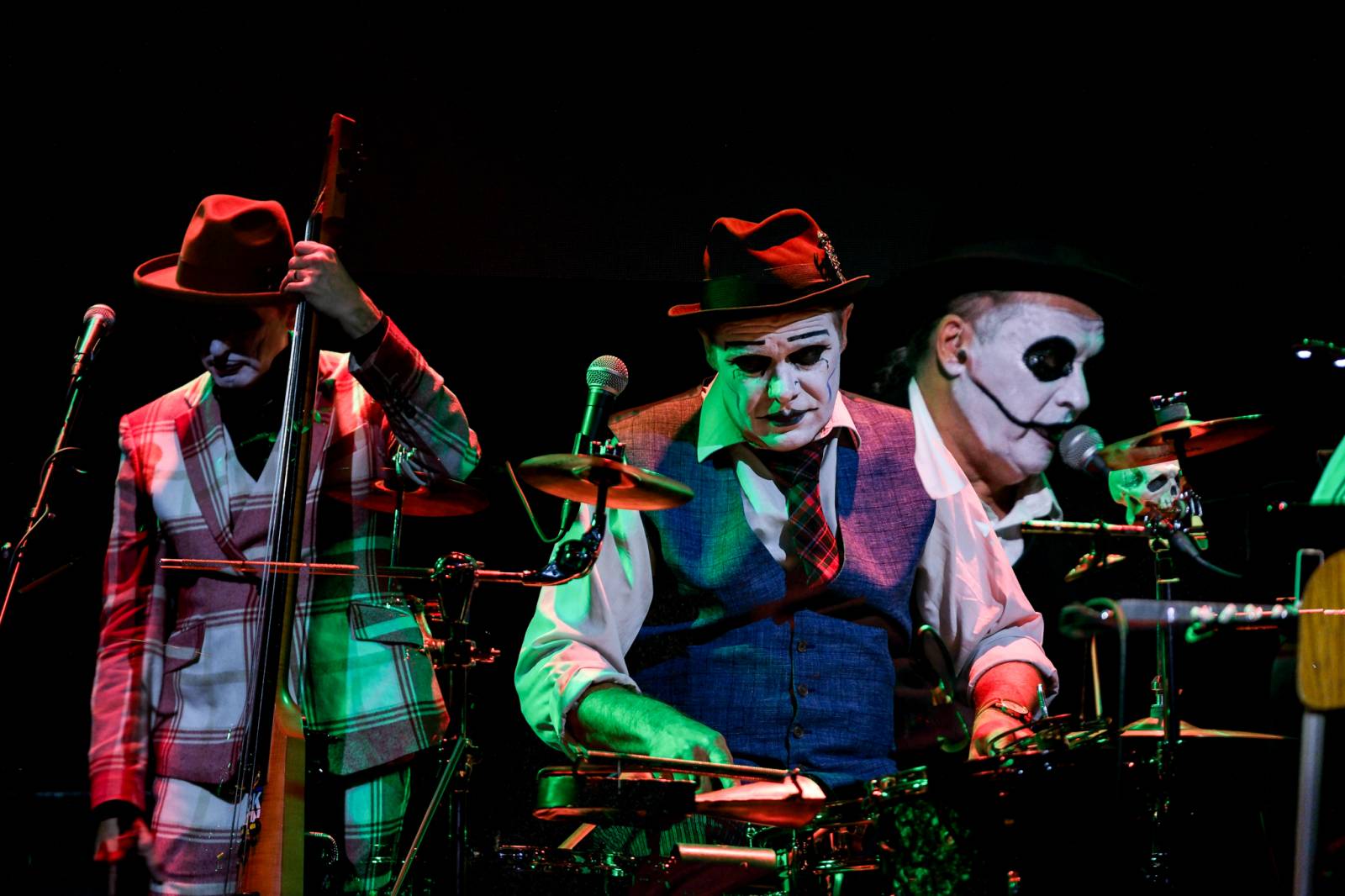 Dekadentní kabaret The Tiger Lillies v Praze. Kapela představila nový temně poetický projekt