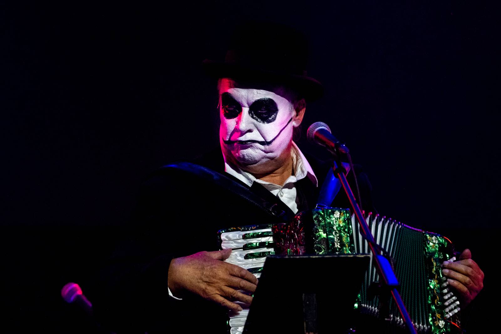 Dekadentní kabaret The Tiger Lillies v Praze. Kapela představila nový temně poetický projekt