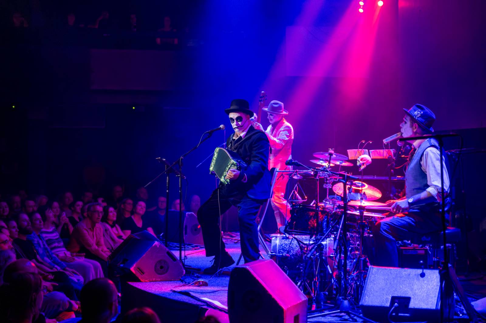 Dekadentní kabaret The Tiger Lillies v Praze. Kapela představila nový temně poetický projekt