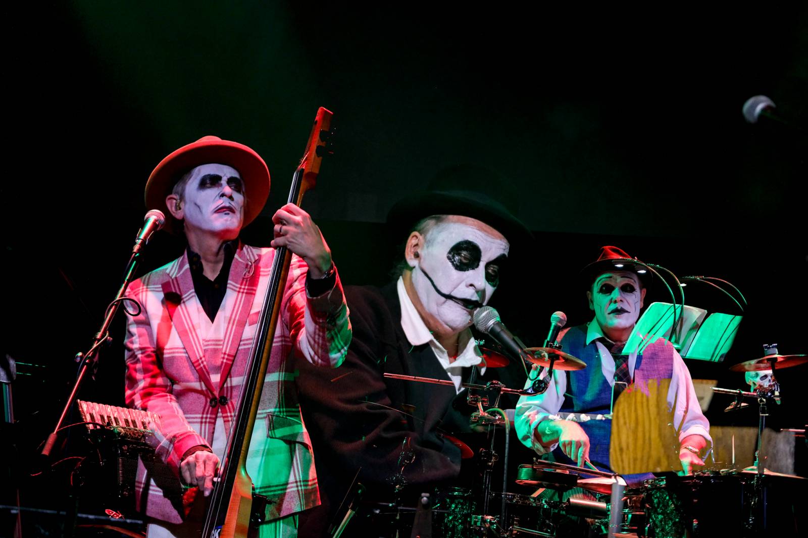 Dekadentní kabaret The Tiger Lillies v Praze. Kapela představila nový temně poetický projekt