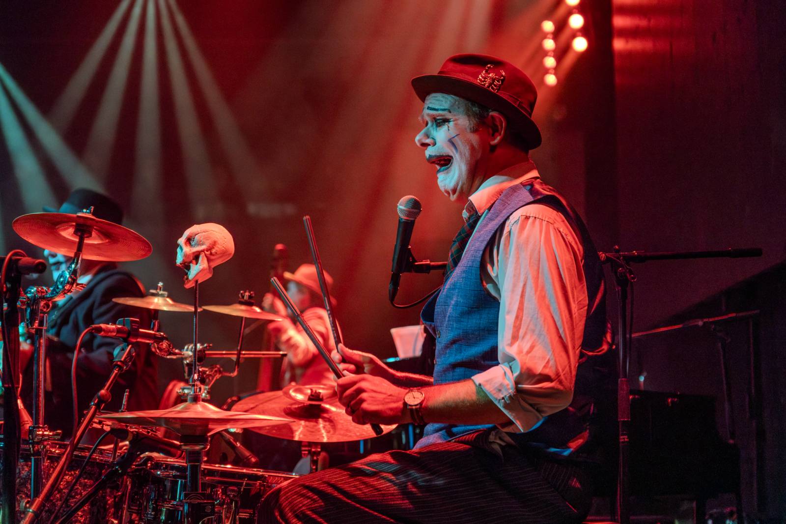 Dekadentní kabaret The Tiger Lillies v Praze. Kapela představila nový temně poetický projekt