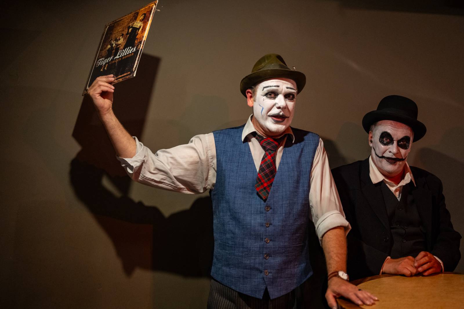 Dekadentní kabaret The Tiger Lillies v Praze. Kapela představila nový temně poetický projekt