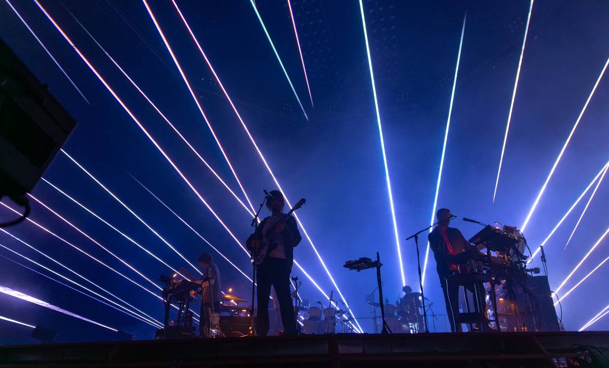 Hudební psychedelie ovládla Prahu, Tame Impala v čele s Kevinem Parkerem vystoupila v O2 areně