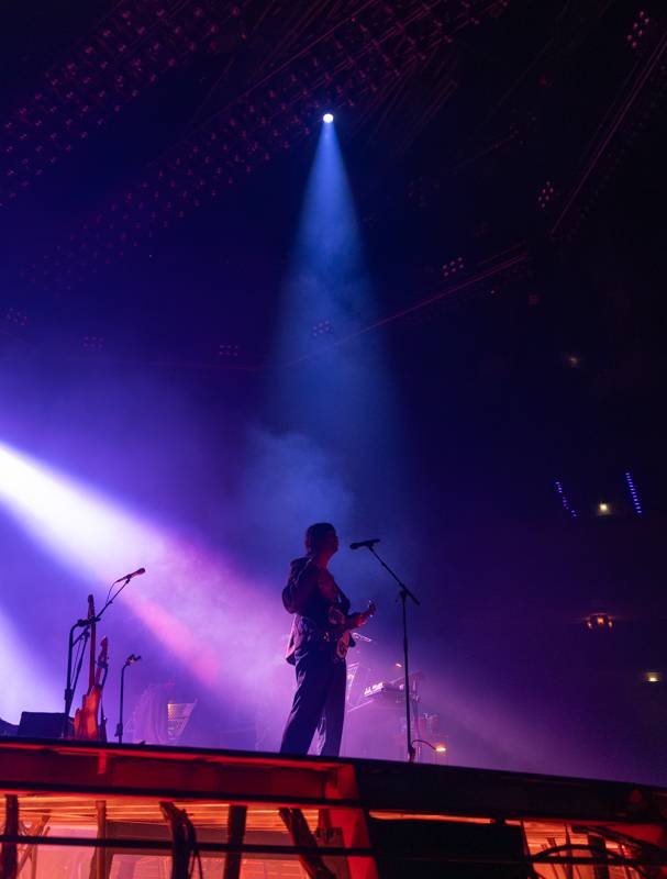 Hudební psychedelie ovládla Prahu, Tame Impala v čele s Kevinem Parkerem vystoupila v O2 areně