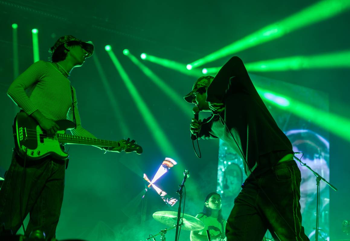 Hudební psychedelie ovládla Prahu, Tame Impala v čele s Kevinem Parkerem vystoupila v O2 areně