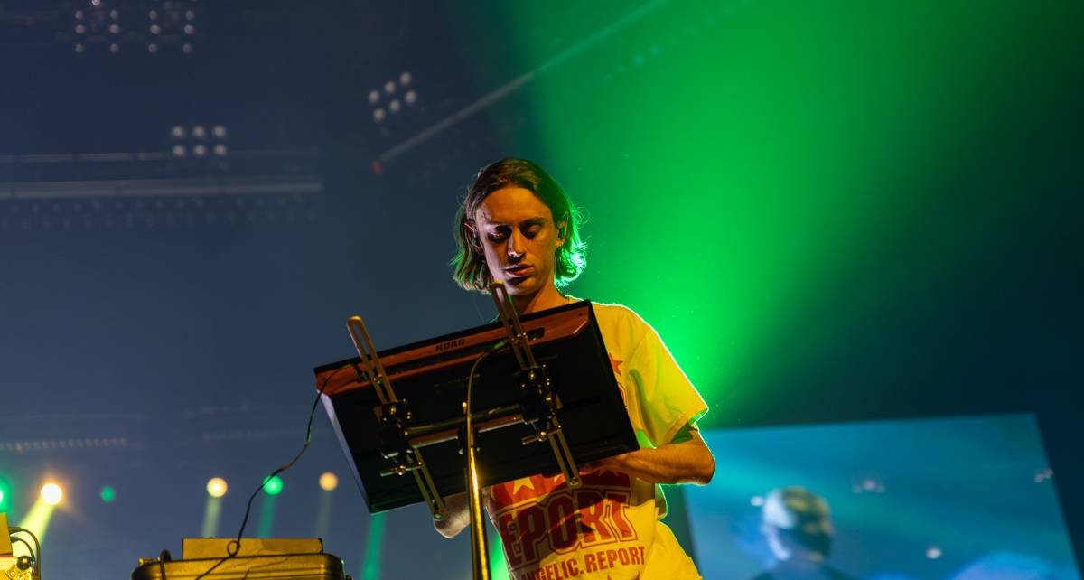 Hudební psychedelie ovládla Prahu, Tame Impala v čele s Kevinem Parkerem vystoupila v O2 areně