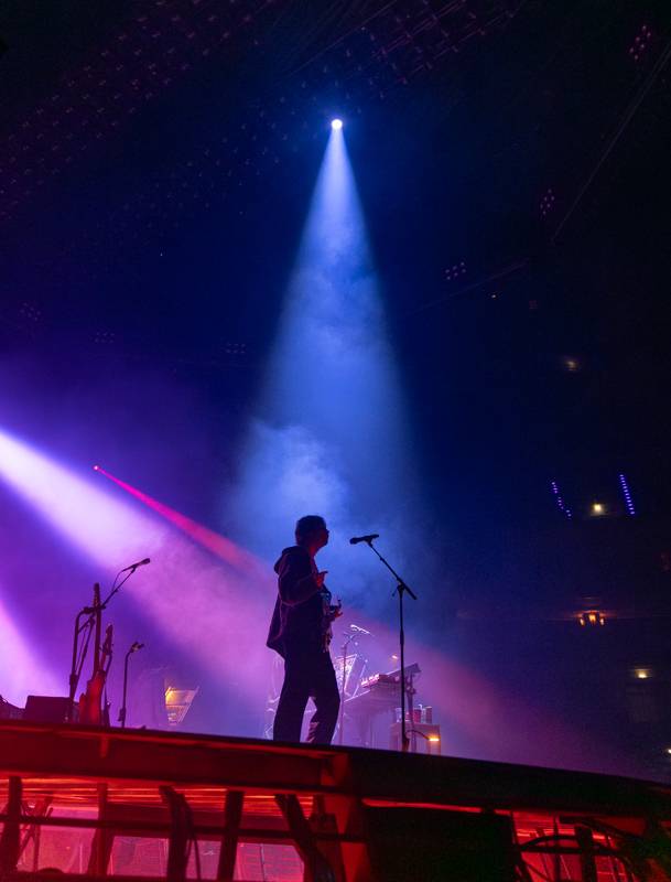 Hudební psychedelie ovládla Prahu, Tame Impala v čele s Kevinem Parkerem vystoupila v O2 areně